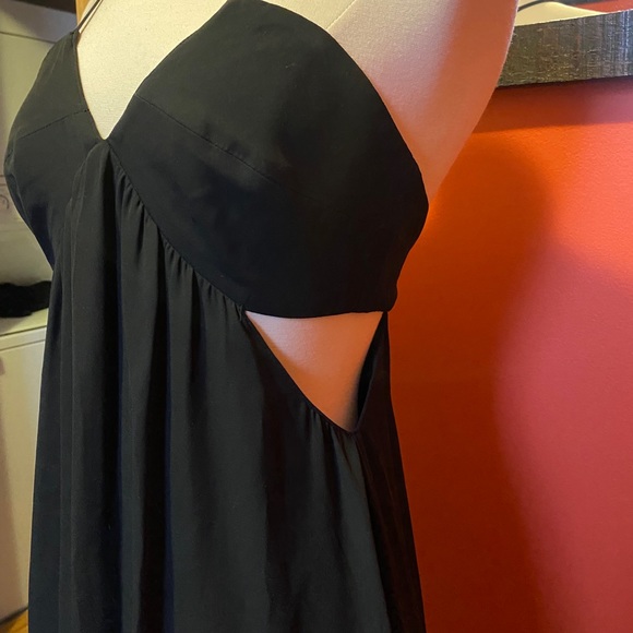 Express asymmetrical black dress with cutouts - Picture 4 of 9